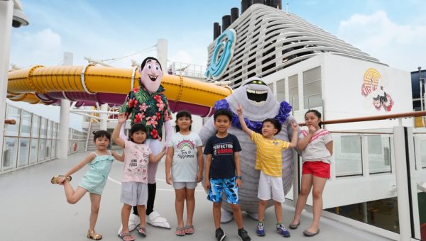 Dream Cruises - HT3 Characters with Kids