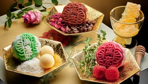 Handcrafted Mid-Autumn Masterpieces awaits at Singapore Marriott Tang Plaza Hotel. Main